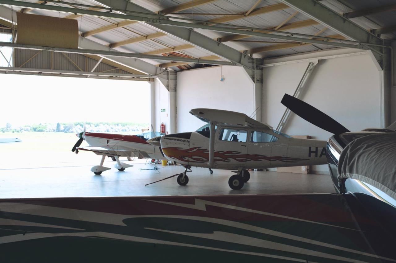 Matko Airport Es Elmenykoezpont住宿加早餐旅馆 外观 照片